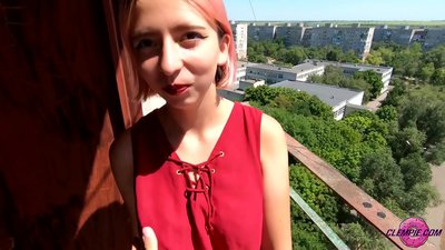 ছাত্র কামুক চোষা আউটব্যাক একটি অপরিচিত - তার মুখের উপর কাম